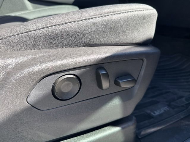 Used 2026 Chevrolet Tahoe Z71 w/ Comfort Package image 32