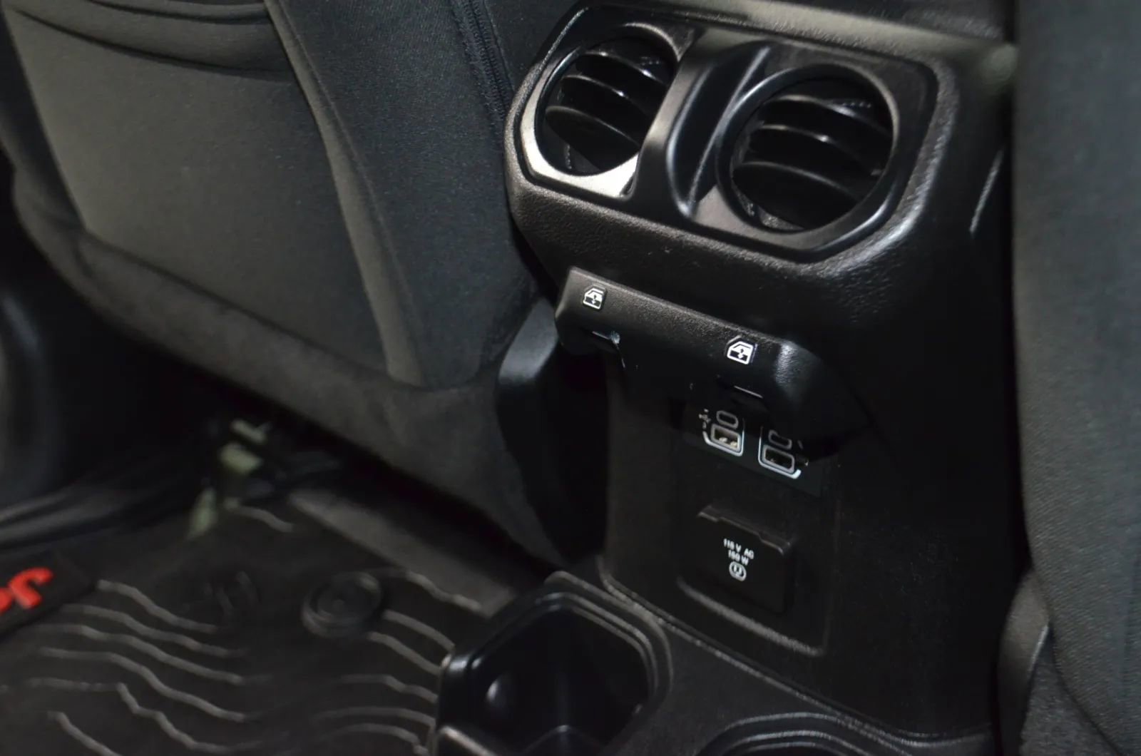 Used 2018 Jeep Wrangler Unlimited Sahara image 21
