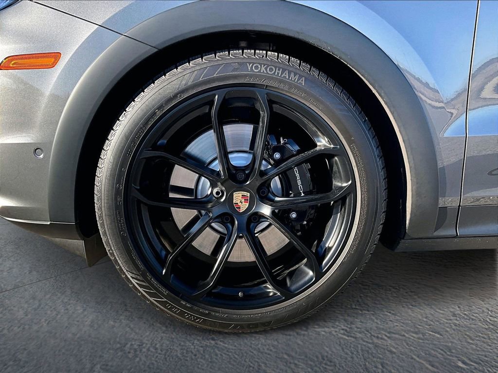Certified 2025 Porsche Cayenne GTS image 11