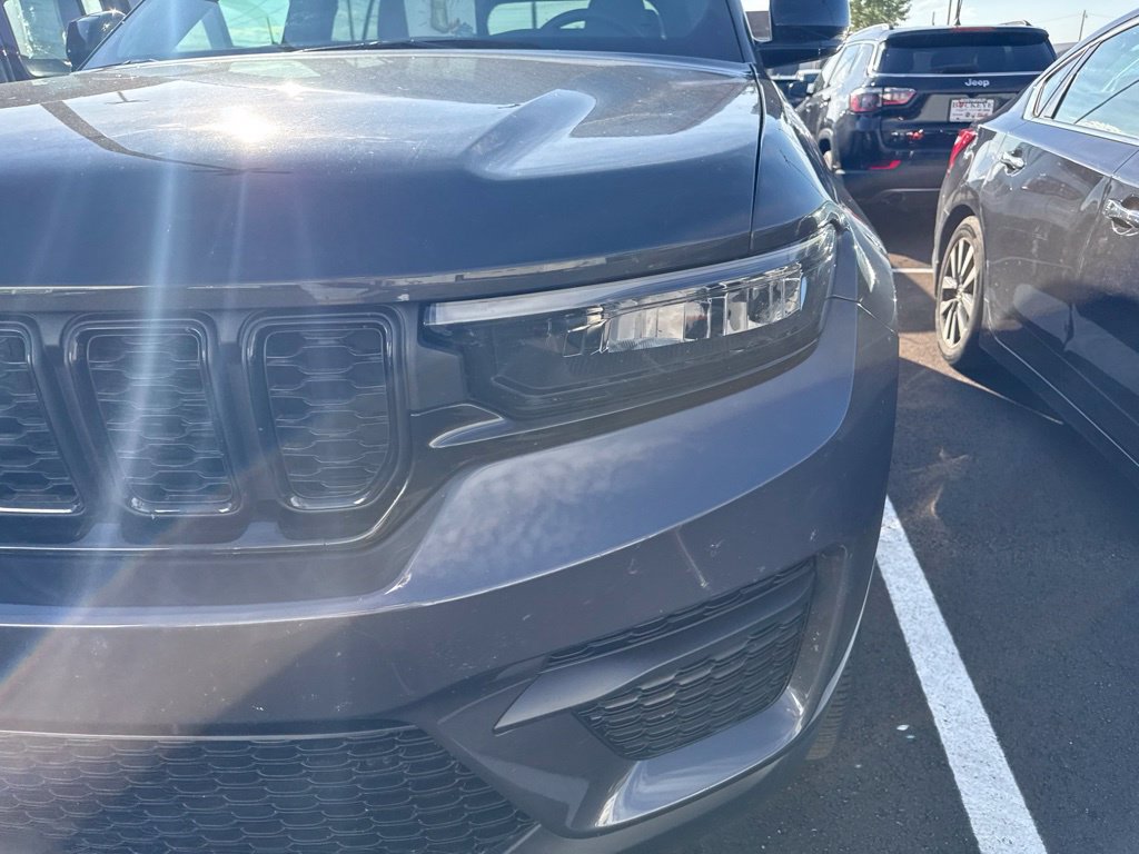 Certified 2024 Jeep Grand Cherokee Altitude AWD/4WD image 8