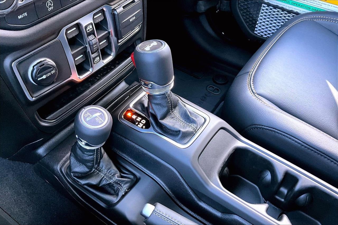 New 2026 Jeep Wrangler Sahara AWD/4WD image 30