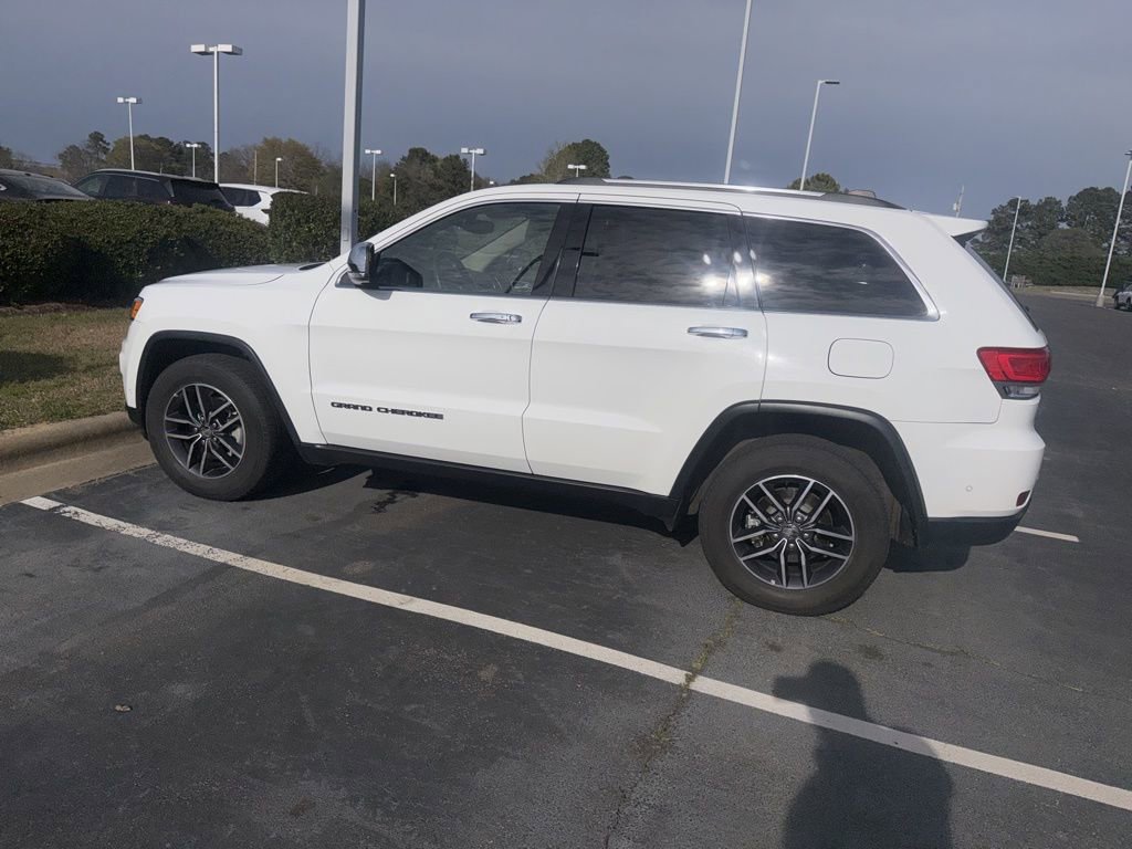 Used 2018 Jeep Grand Cherokee Limited image 3