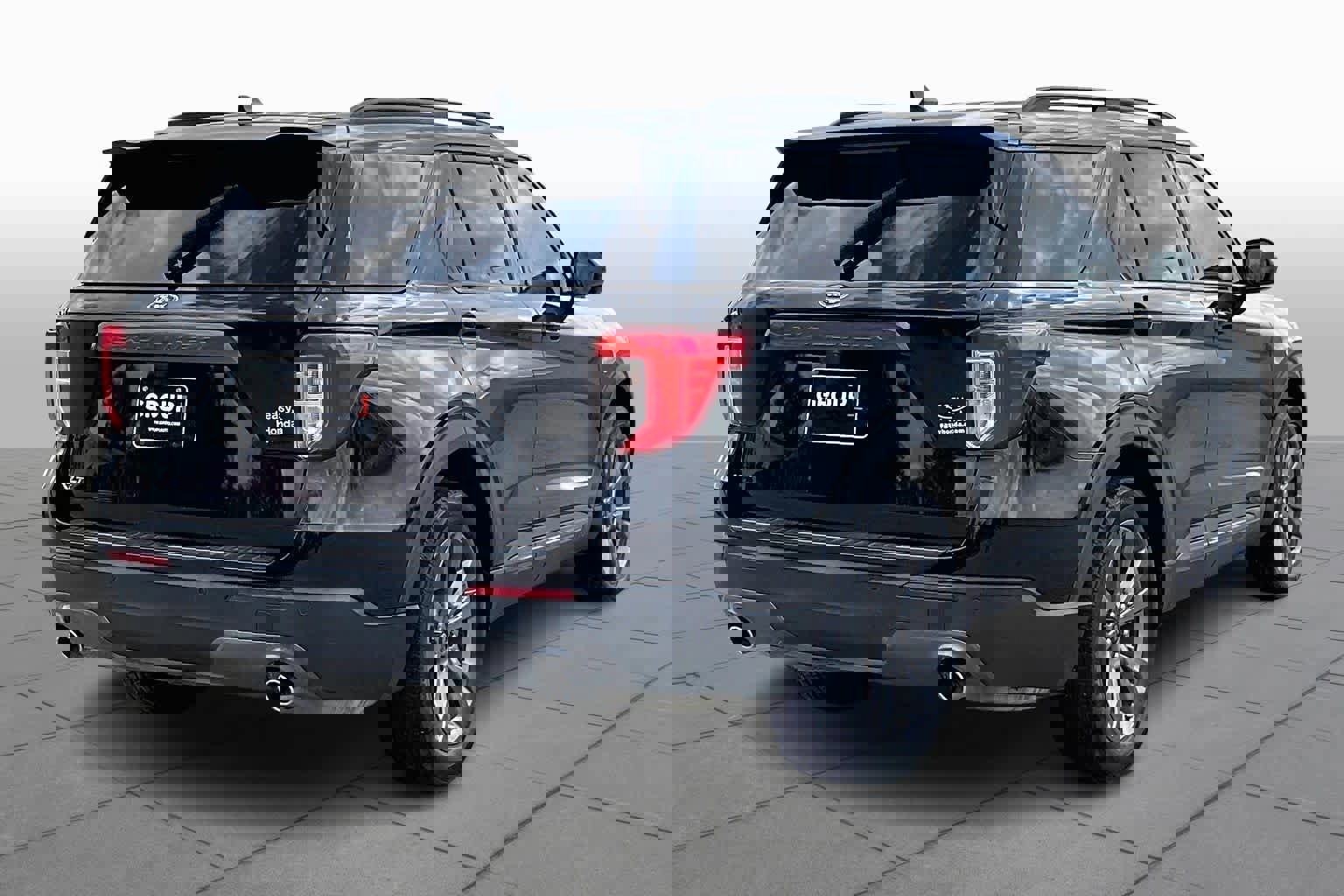 Used 2022 Ford Explorer XLT w/ Equipment Group 202A image 13