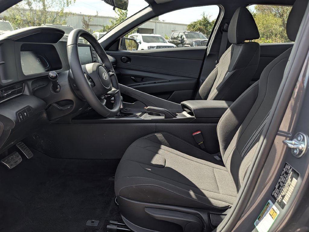 Used 2026 Hyundai Elantra Sport FWD image 25