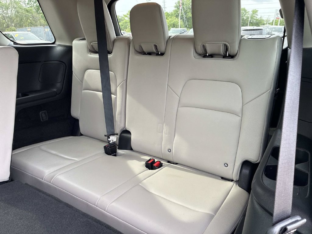 Used 2023 Nissan Pathfinder SL AWD/4WD image 17