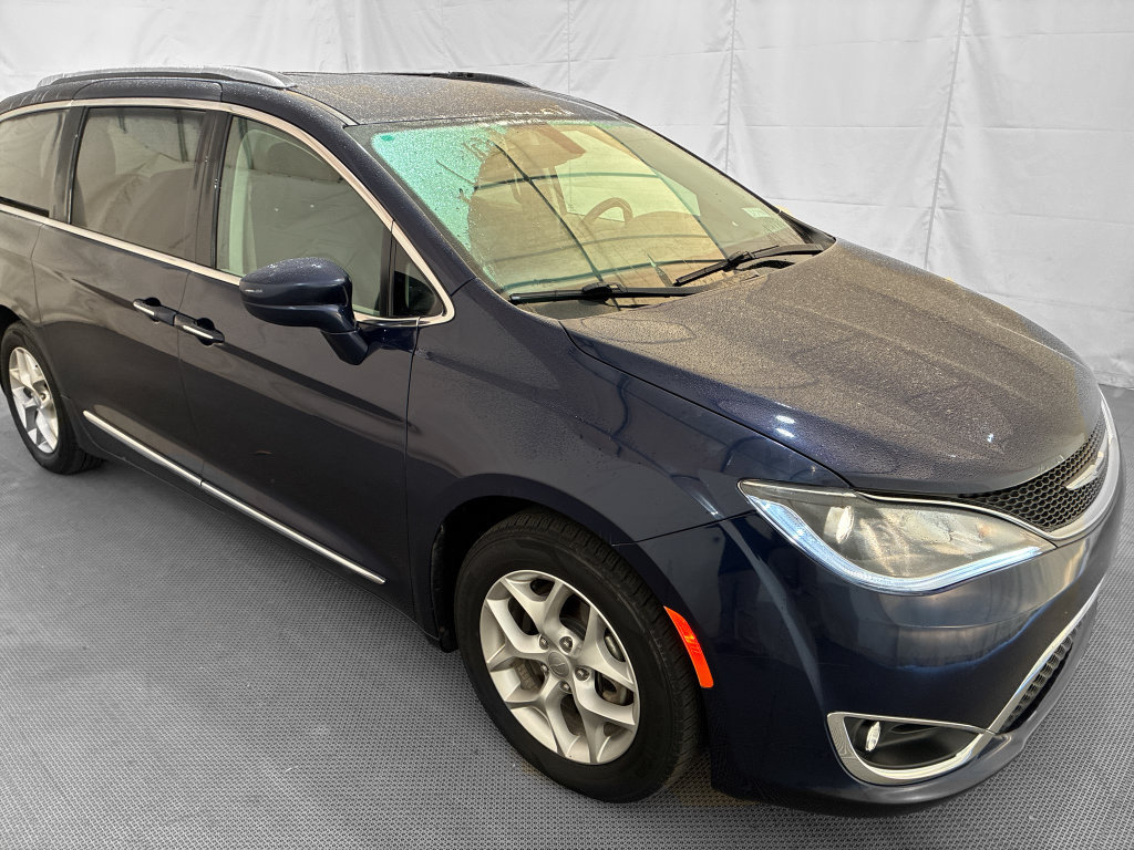 Used 2019 Chrysler Pacifica Touring-L Plus w/ Tire & Wheel Group FWD image 8