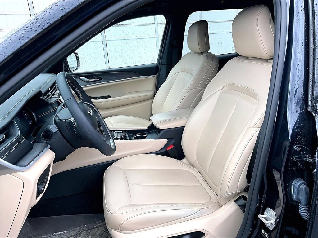 Used 2024 Jeep Grand Cherokee Limited AWD/4WD image 10