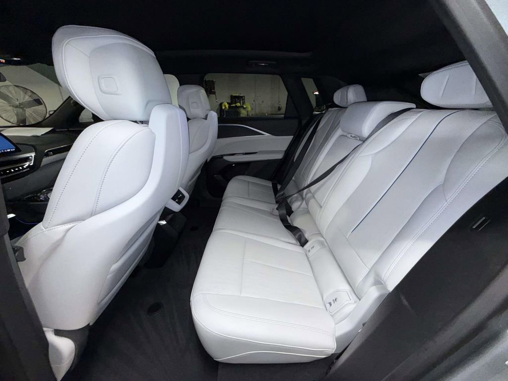 Used 2025 Cadillac Lyriq Sport AWD/4WD image 19