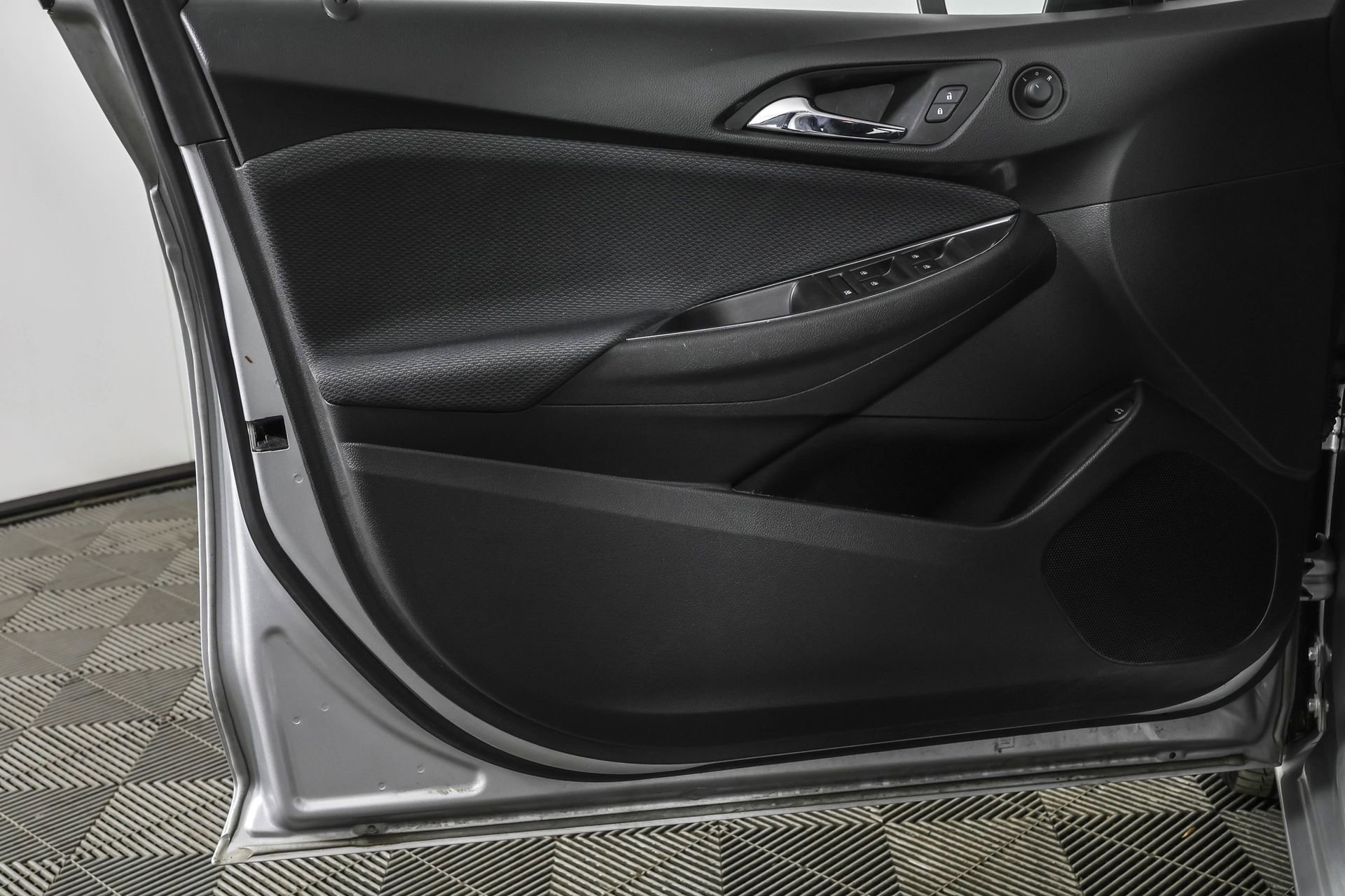 Used 2019 Chevrolet Cruze LT image 33