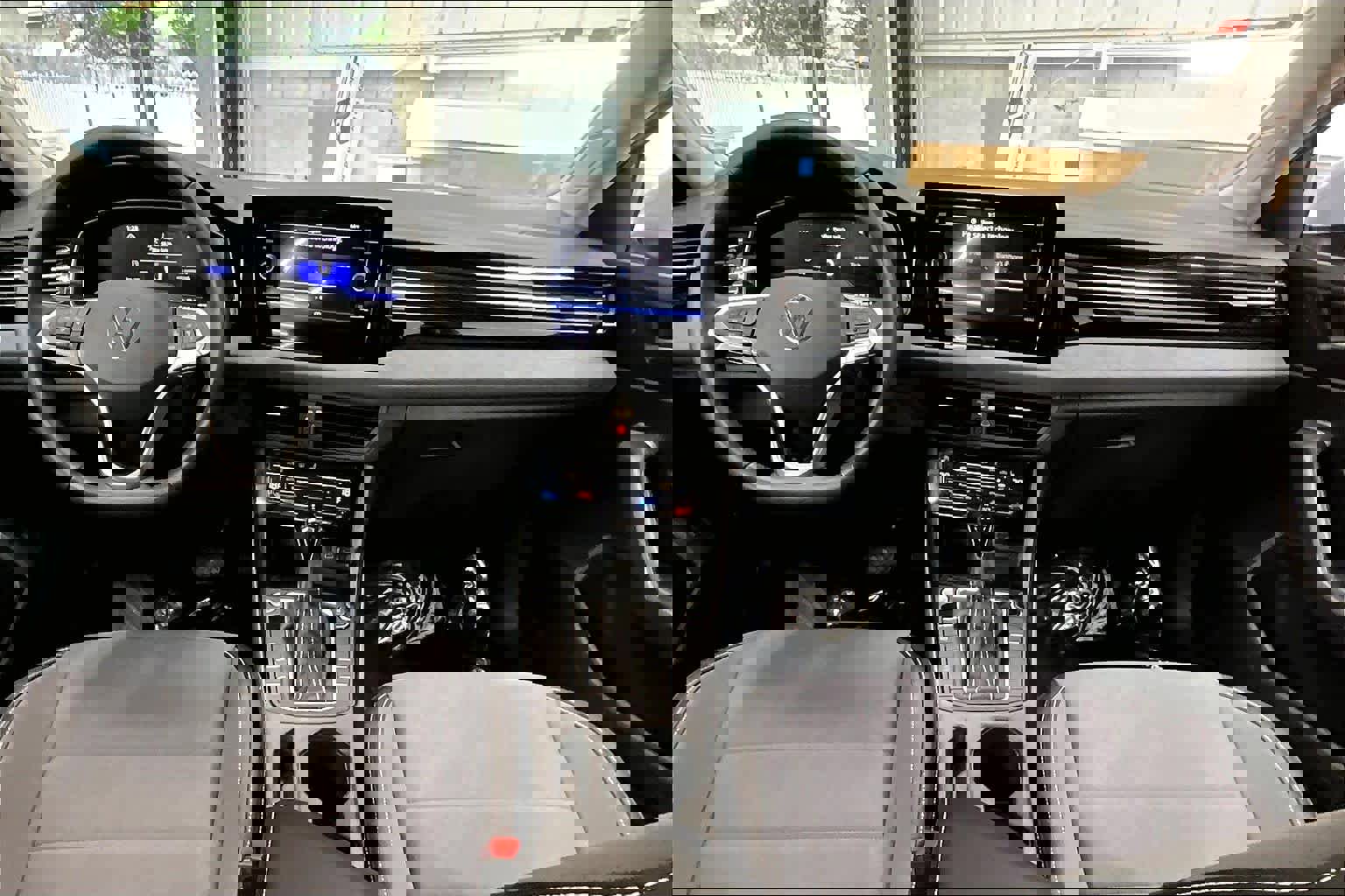 Used 2025 Volkswagen Jetta SE w/ Black Wheel Package image 18