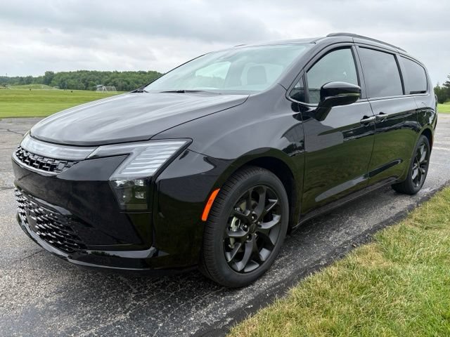 New 2027 Chrysler Pacifica Limited FWD image 8