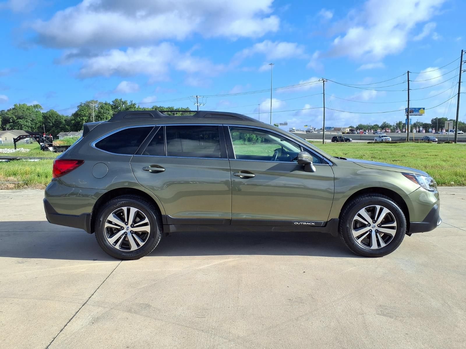 Used 2019 Subaru Outback 3.6R Limited w/ Popular Package #2 AWD/4WD image 5