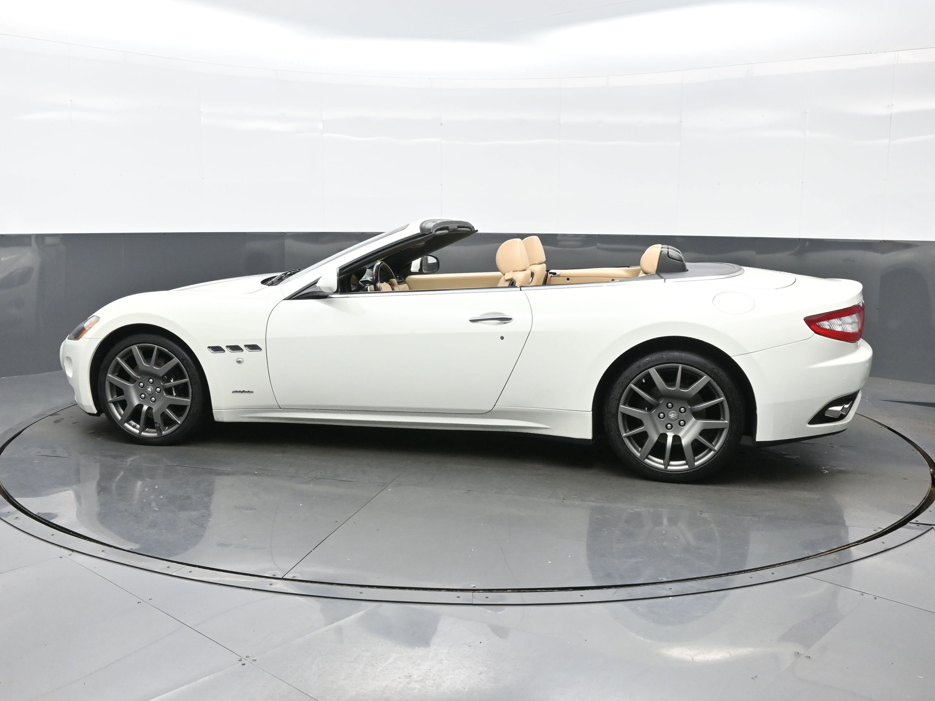 Used 2013 Maserati GranTurismo Sport image 3