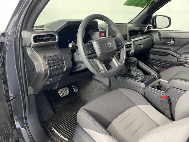 Used 2025 Toyota Tacoma TRD Sport AWD/4WD image 3