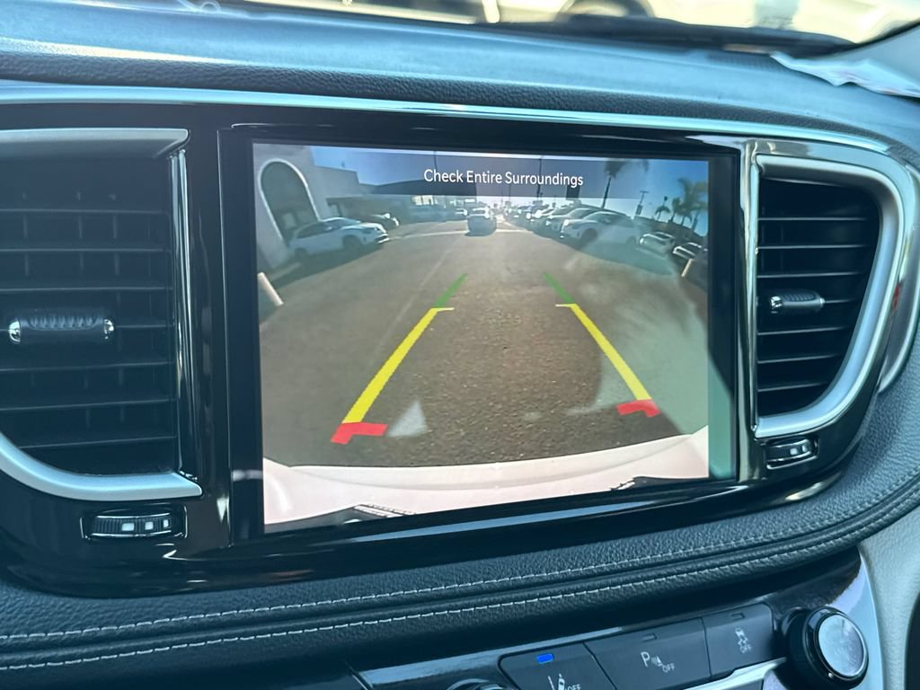 Used 2024 Chrysler Pacifica Limited FWD image 29