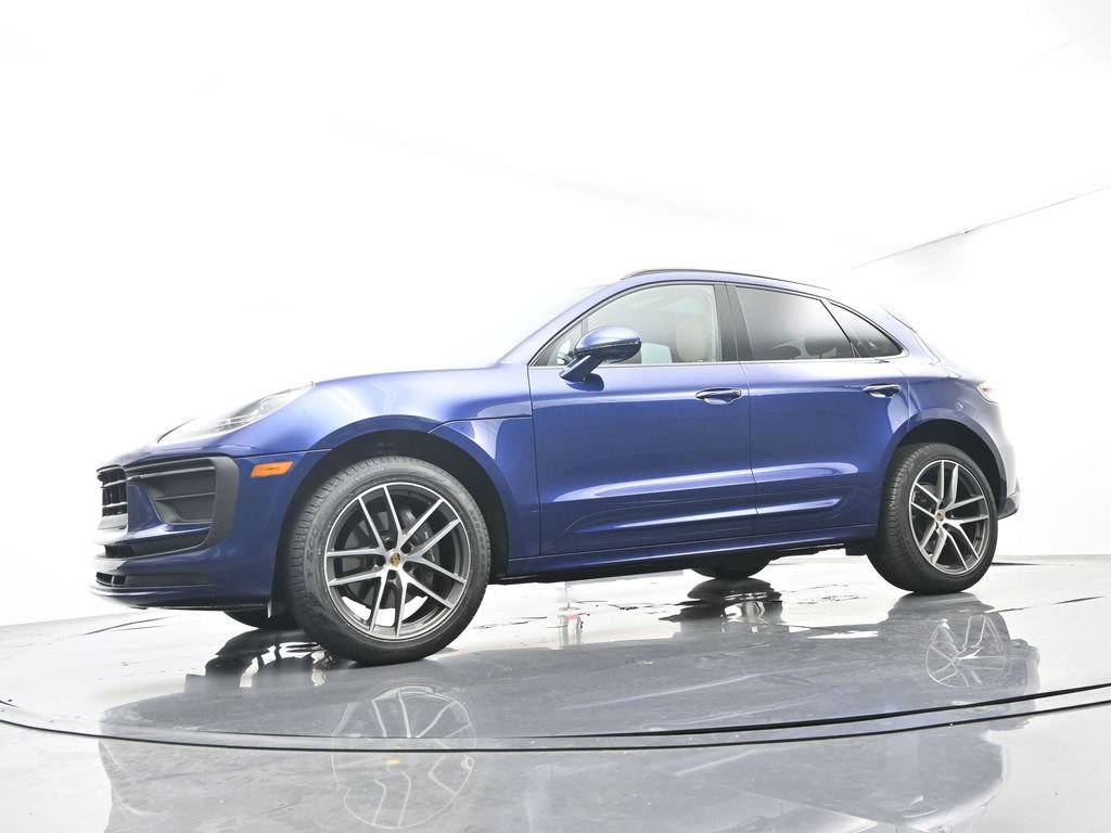 Certified 2024 Porsche Macan AWD/4WD image 46