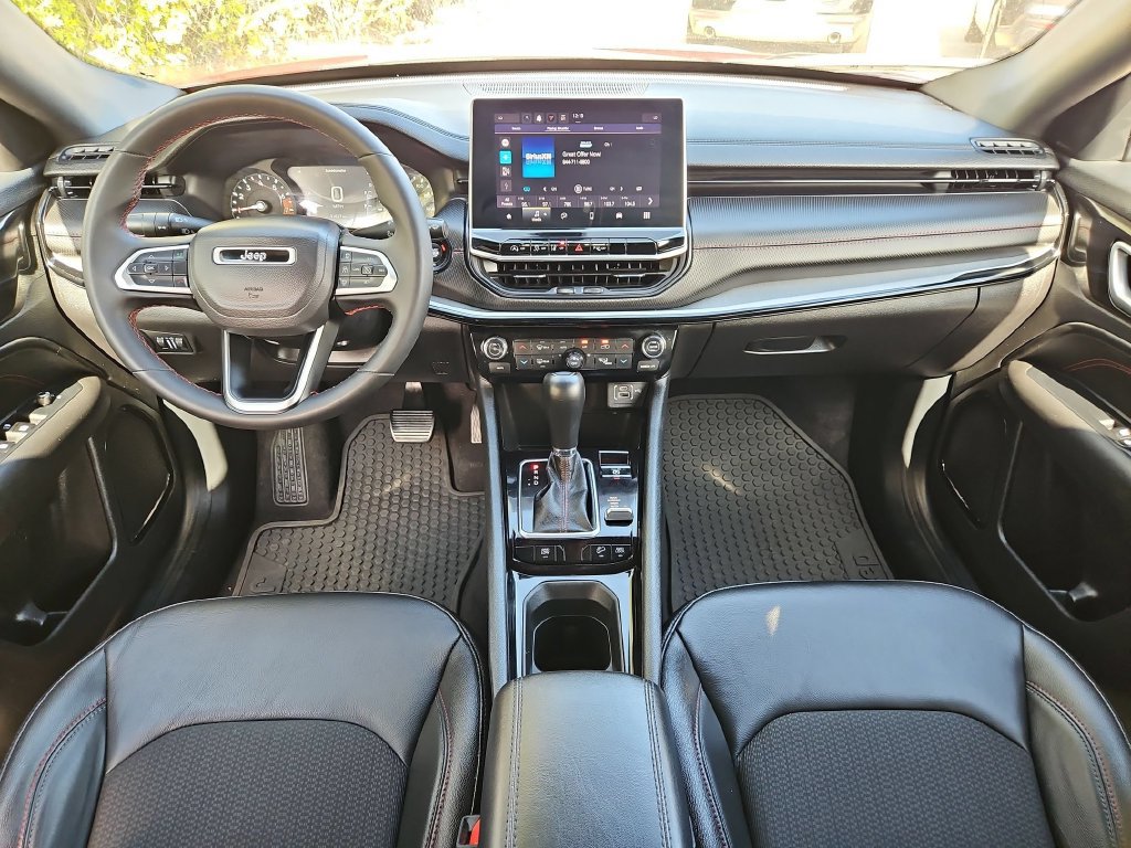 Used 2025 Jeep Compass Trailhawk AWD/4WD image 26