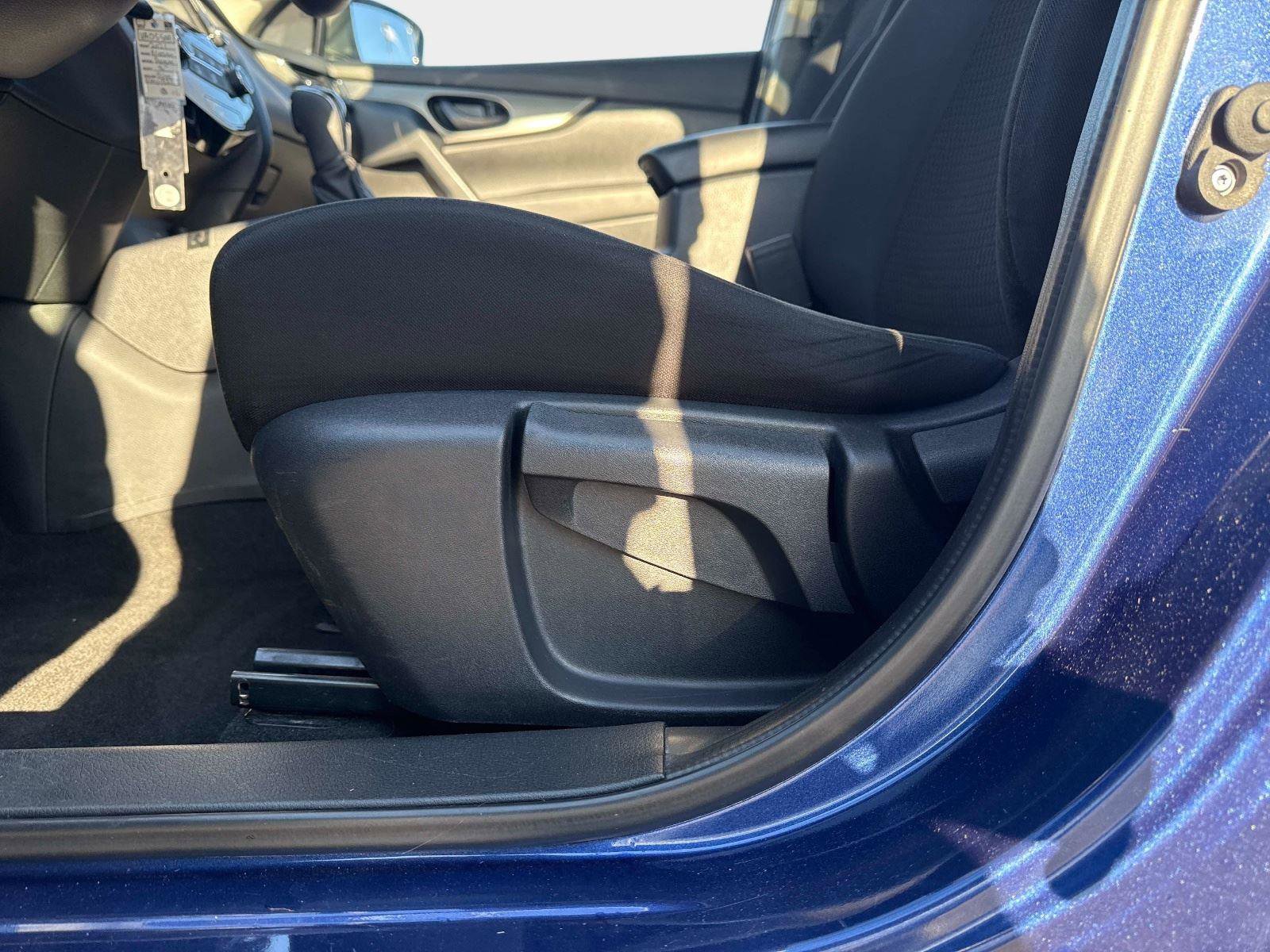 Used 2021 Nissan Rogue Sport S image 19