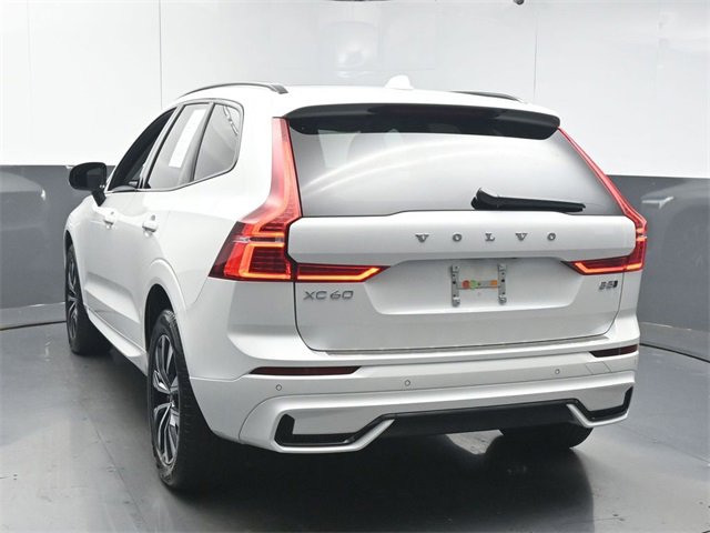 Used 2024 Volvo XC60 B5 Core image 6