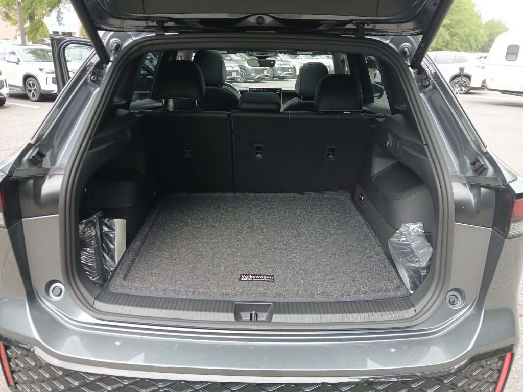 Used 2026 Volkswagen Tiguan SE R-Line FWD image 23