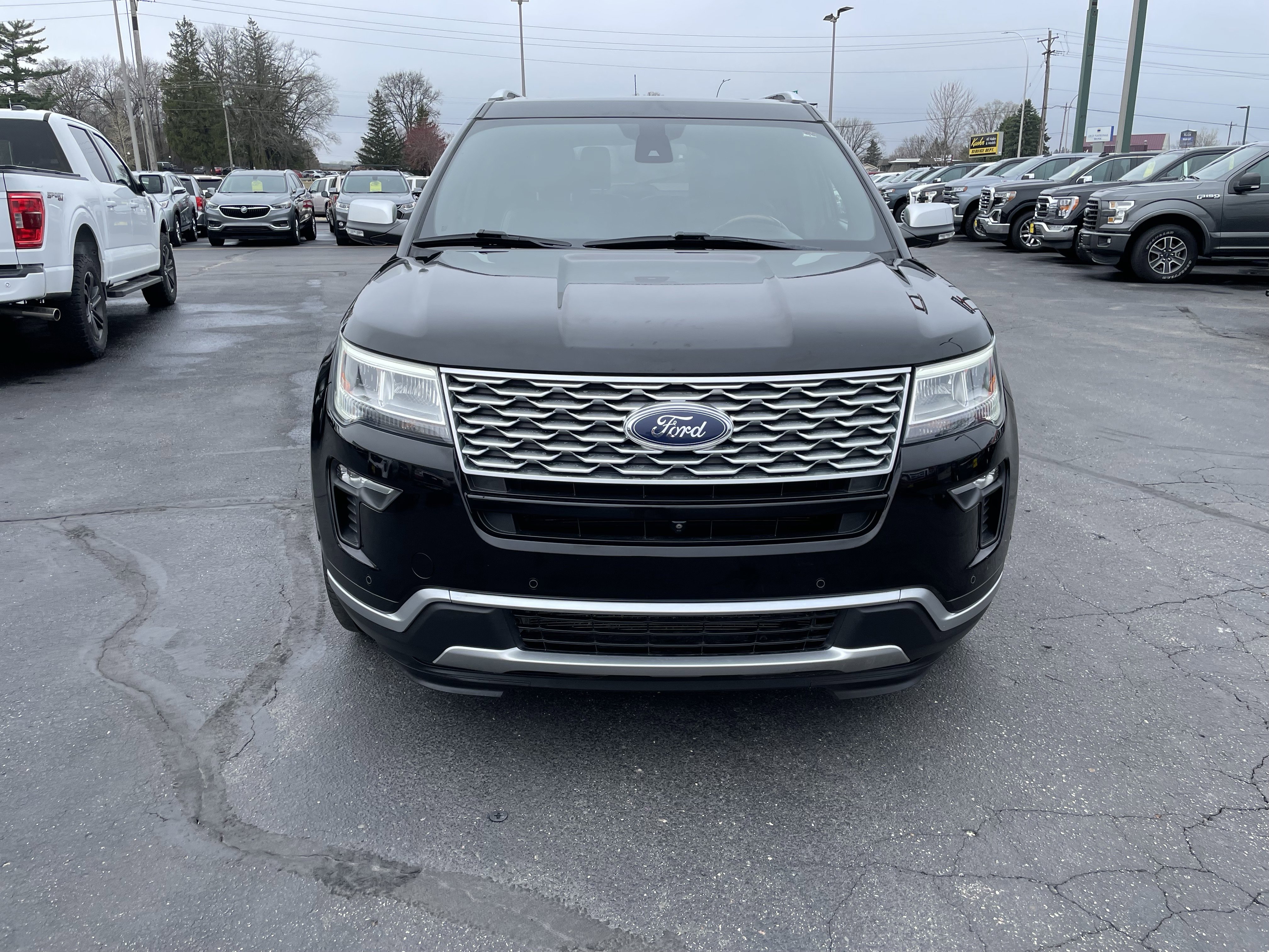 Used 2018 Ford Explorer Platinum AWD/4WD image 3