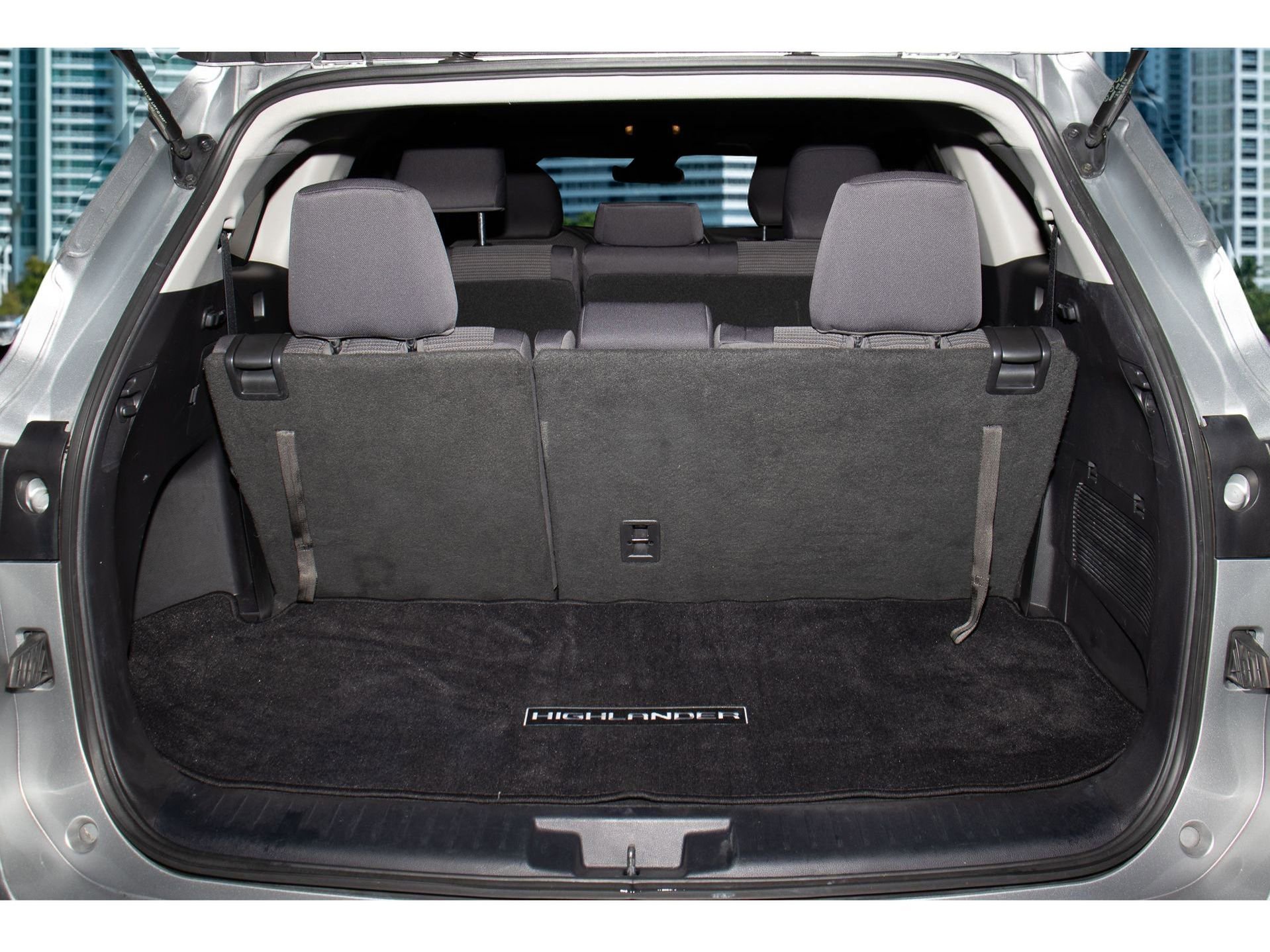 Used 2020 Toyota Highlander L image 13