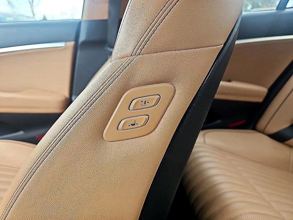 Used 2022 Genesis G70 2.0T w/ Prestige Package image 16