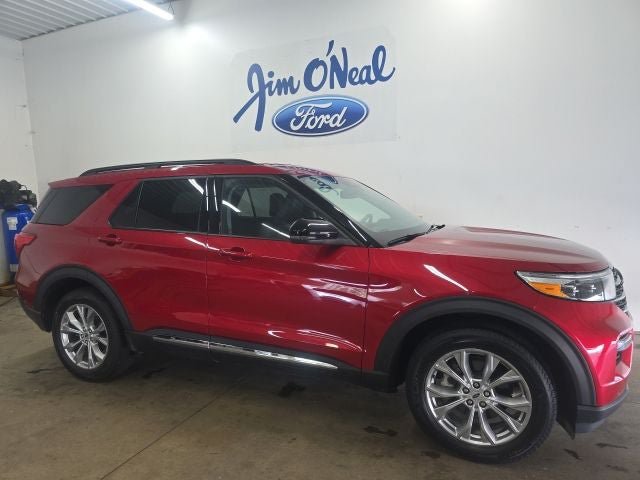 Certified 2024 Ford Explorer XLT w/ Equipment Group 202A AWD/4WD image 1