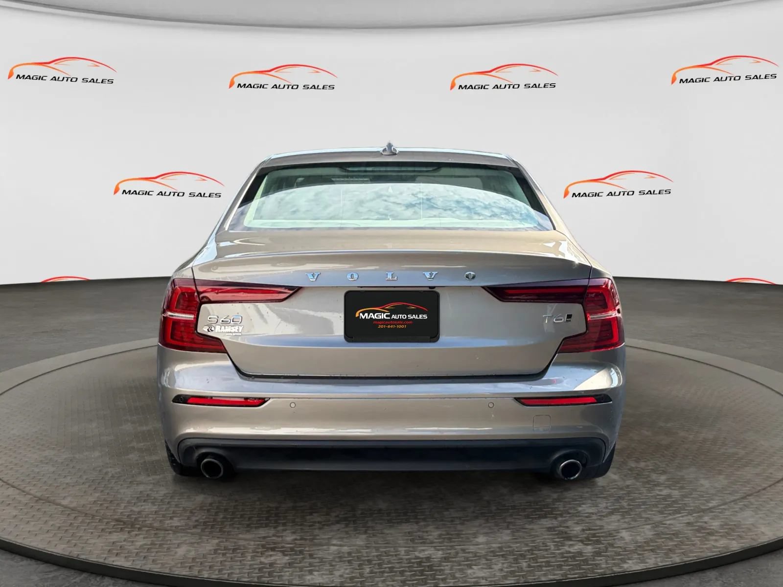 Used 2019 Volvo S60 T6 Momentum AWD/4WD image 9