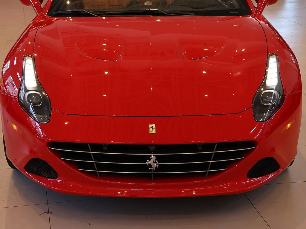 Certified 2017 Ferrari California T image 17