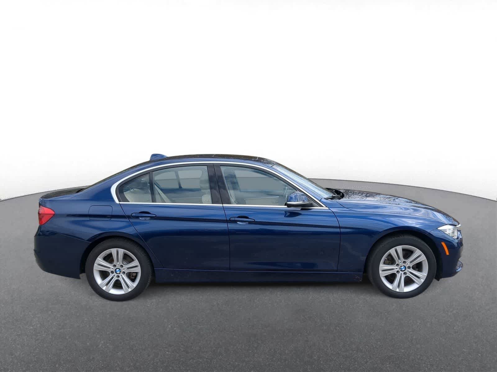 Used 2018 BMW 330i xDrive Sedan w/ Convenience Package AWD/4WD image 9