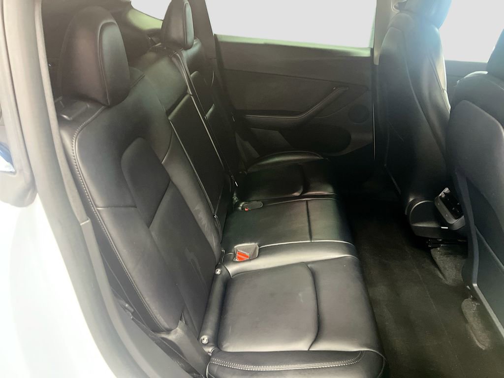 Used 2022 Tesla Model Y Long Range image 24