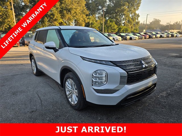 Used 2024 Mitsubishi Outlander ES
