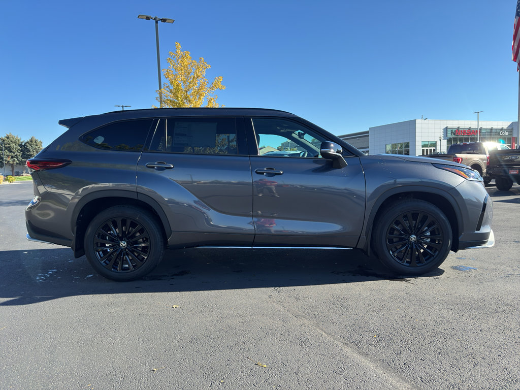 New 2025 Toyota Highlander XSE image 2