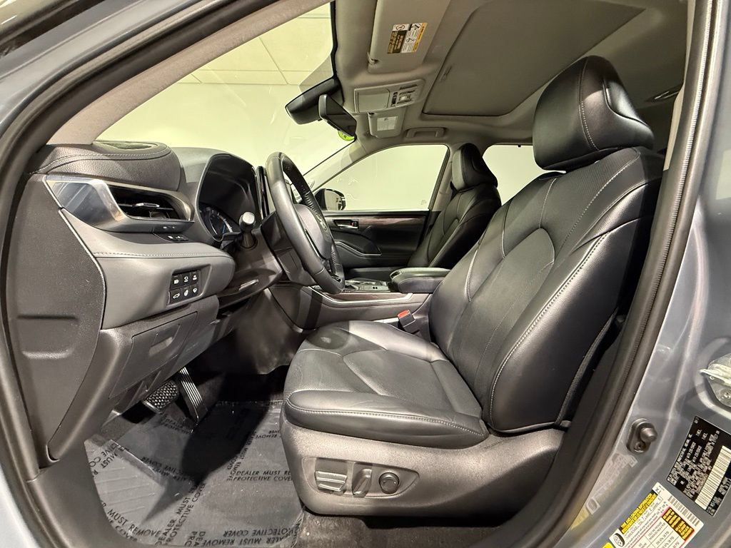 Certified 2021 Toyota Highlander Limited AWD/4WD image 13