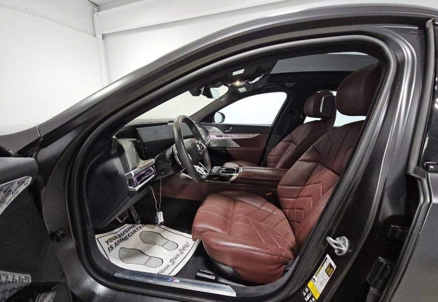 Used 2023 BMW 760i xDrive AWD/4WD image 5