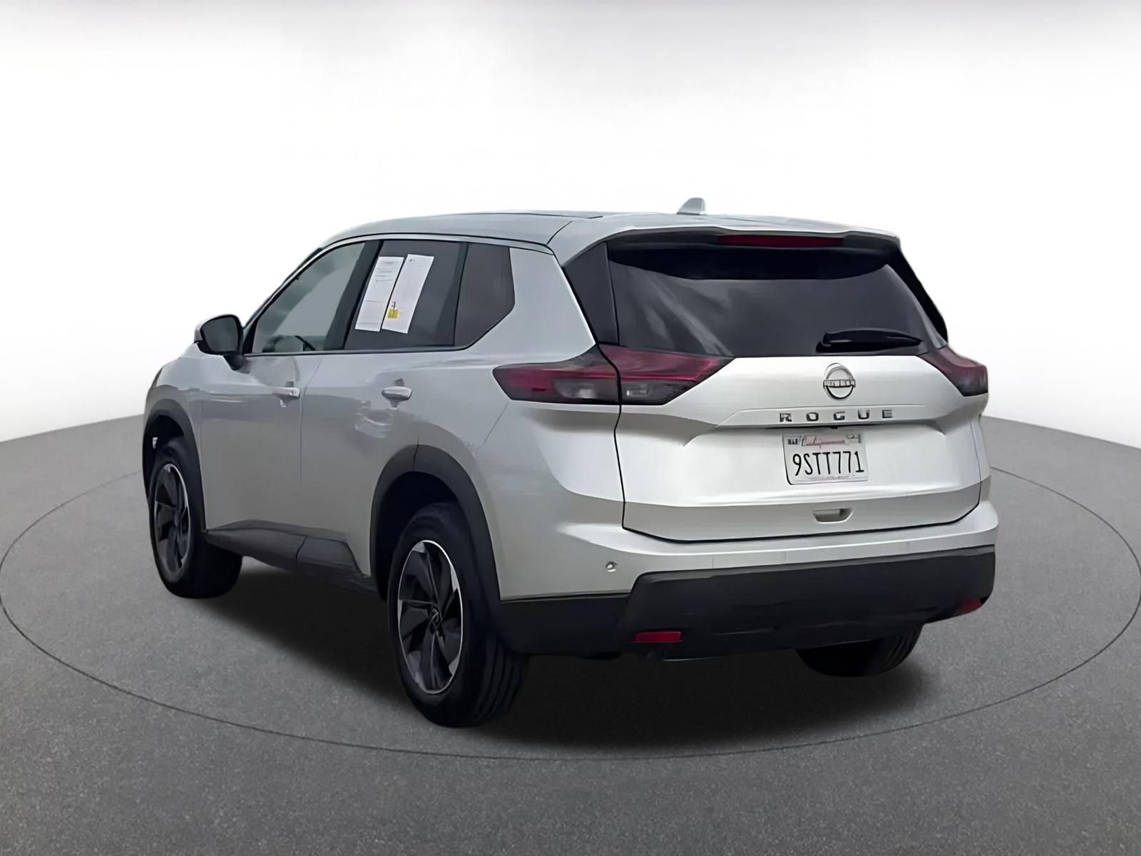 Used 2025 Nissan Rogue SV FWD image 11
