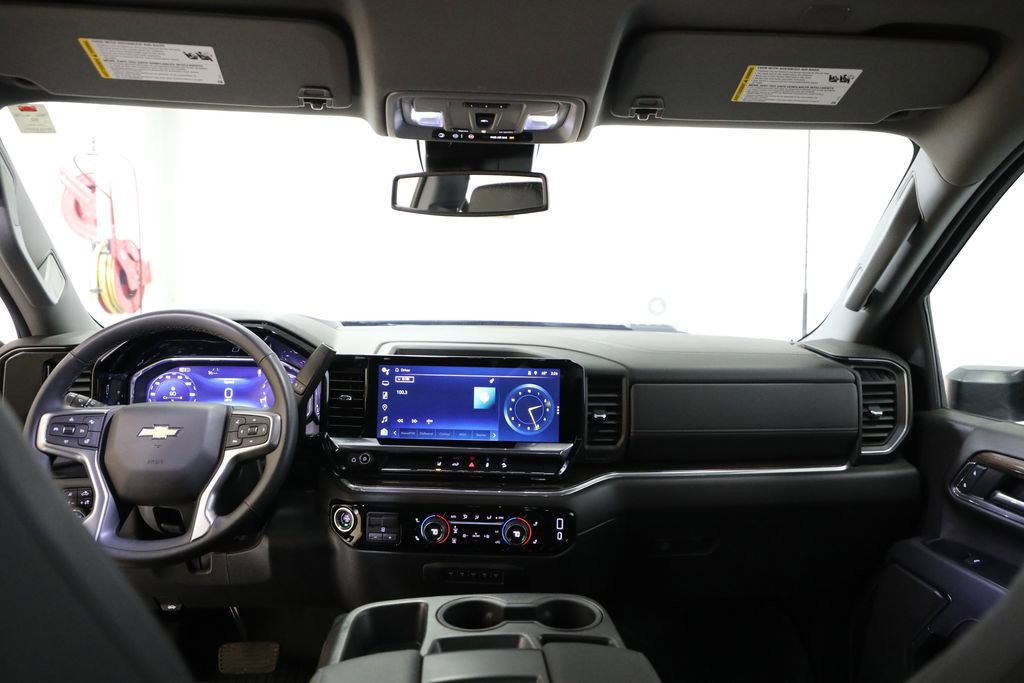 Used 2024 Chevrolet Silverado 2500 LT image 2