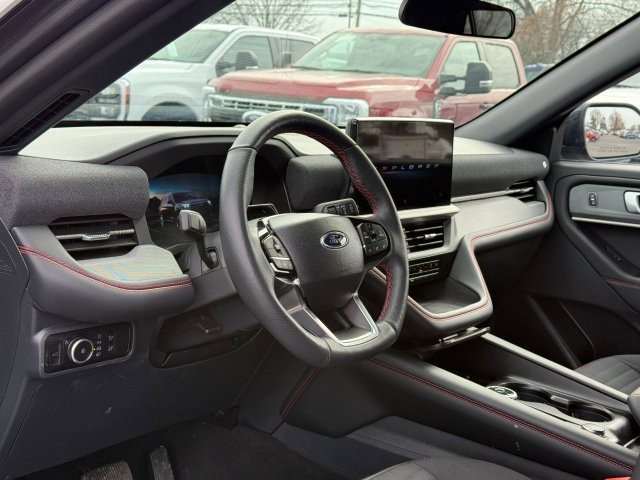Used 2025 Ford Explorer ST-Line w/ ST-Line Street Pack AWD/4WD image 12