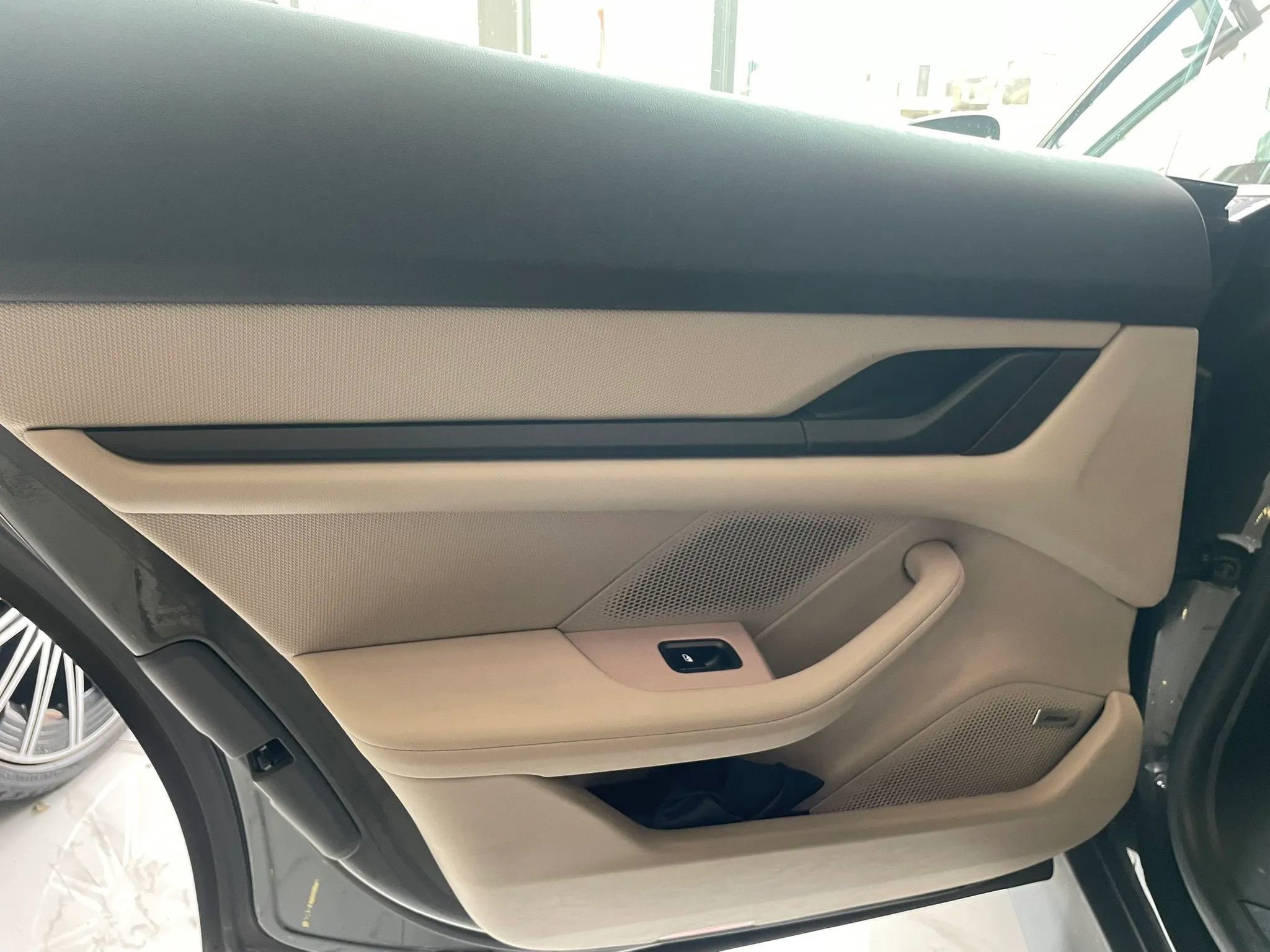 Used 2021 Porsche Taycan RWD image 17