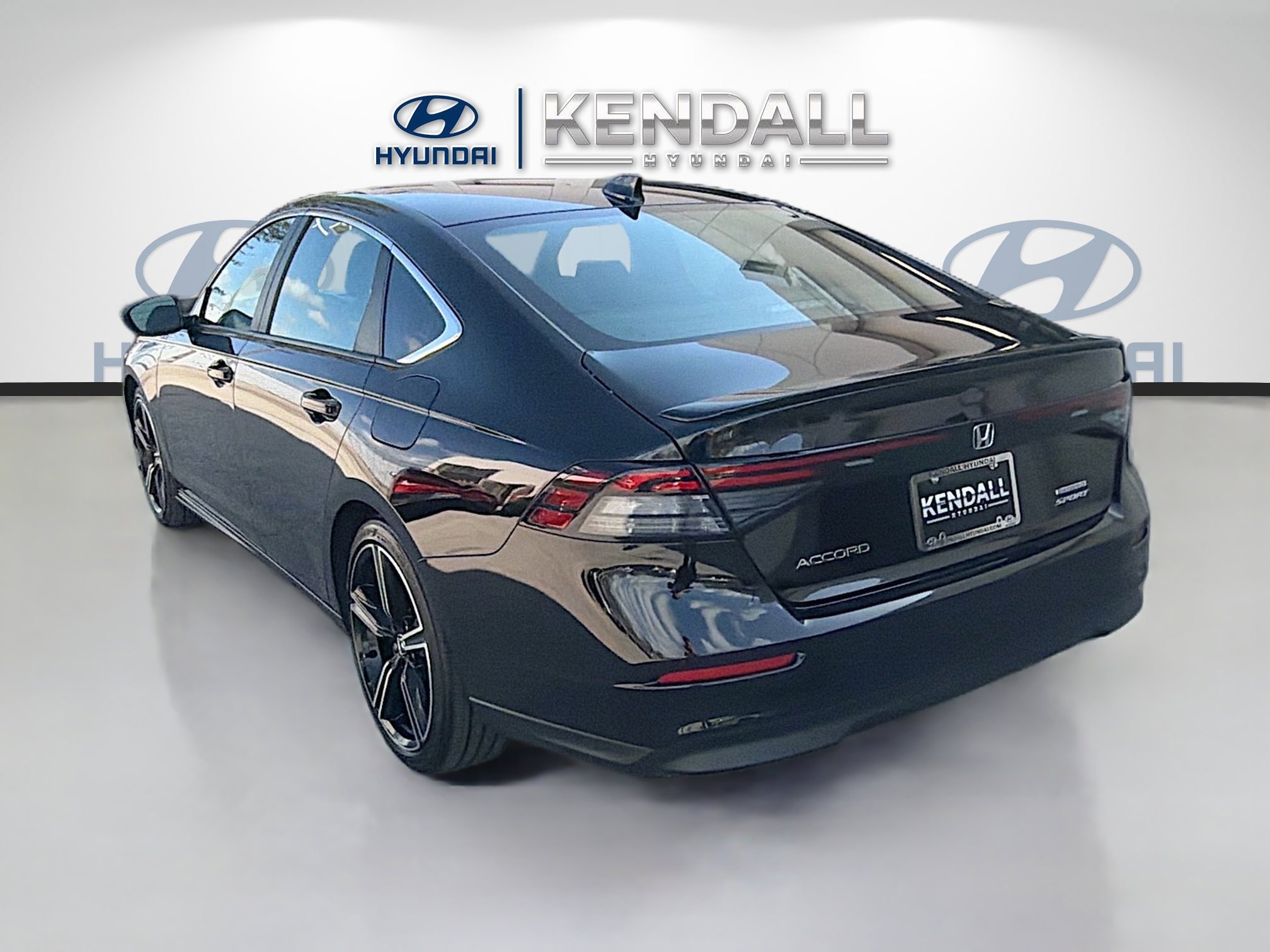 Used 2025 Honda Accord Sport image 4