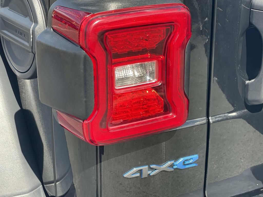 Used 2022 Jeep Wrangler Unlimited Rubicon 4xe w/ Safety Group AWD/4WD image 30