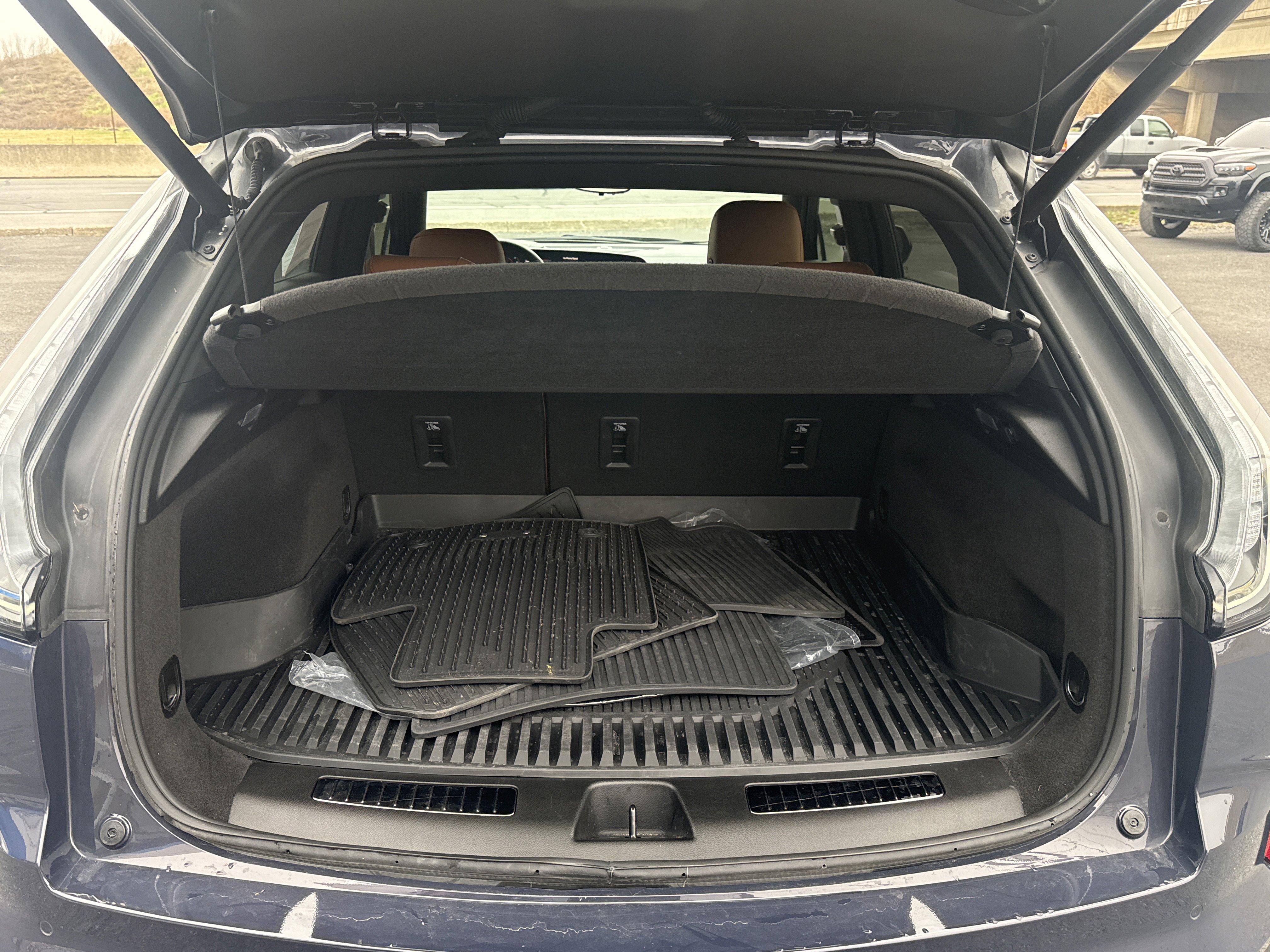 Used 2024 Cadillac XT4 Sport image 5