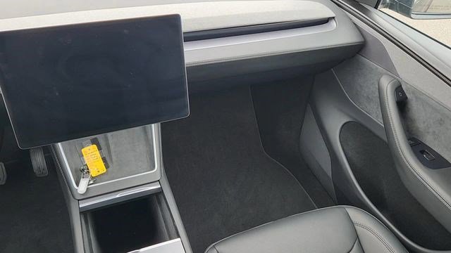 Used 2026 Tesla Model Y Long Range image 6