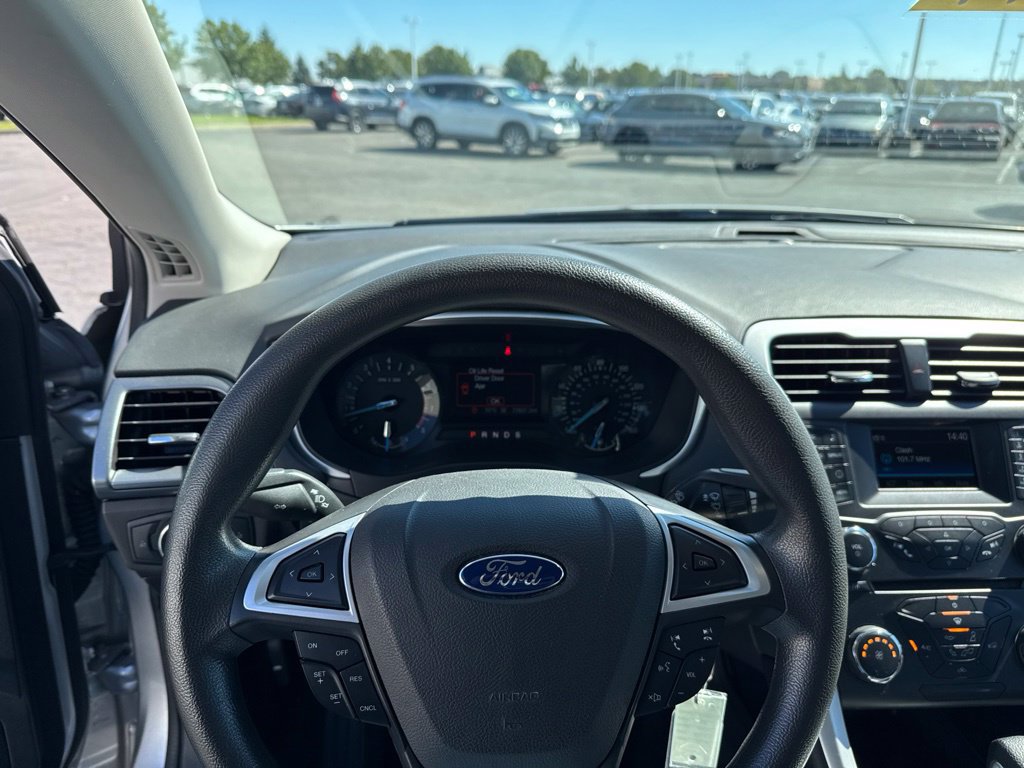 Used 2016 Ford Fusion SE FWD image 13