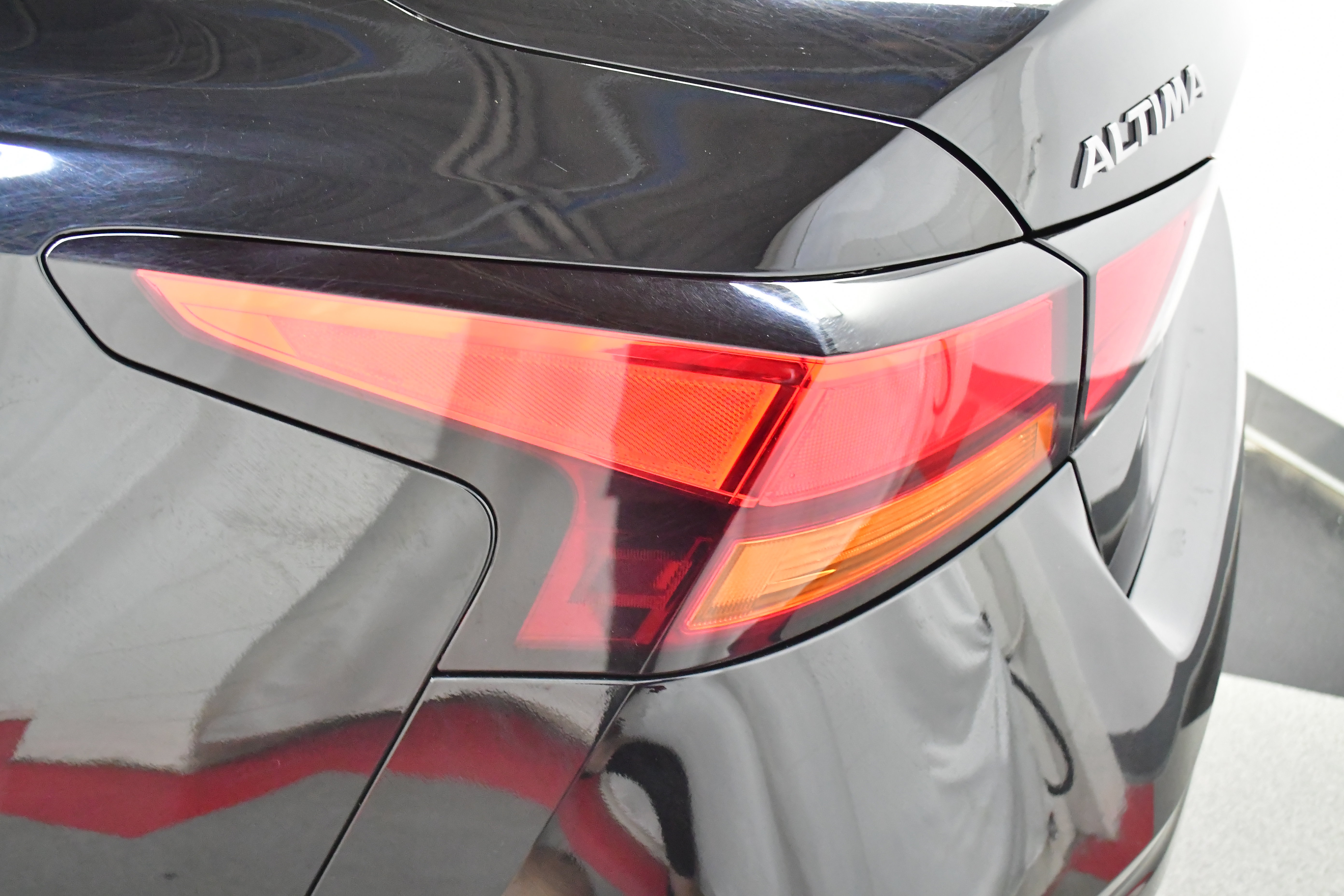 Used 2025 Nissan Altima 2.5 SV FWD image 32