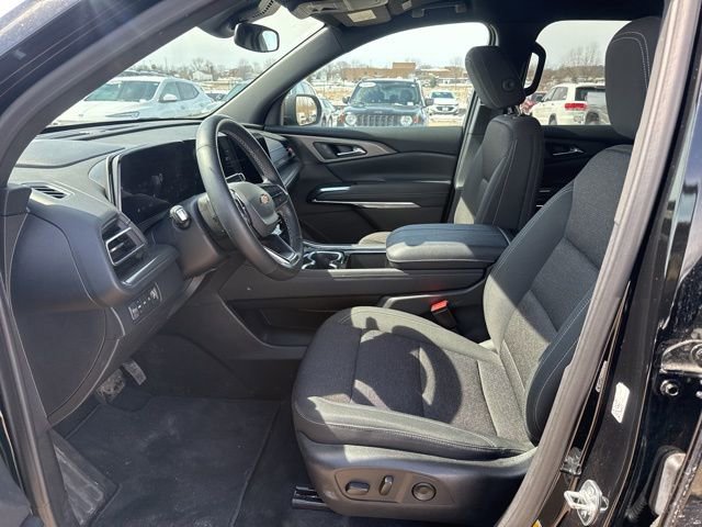 Used 2025 Chevrolet Traverse LT image 9