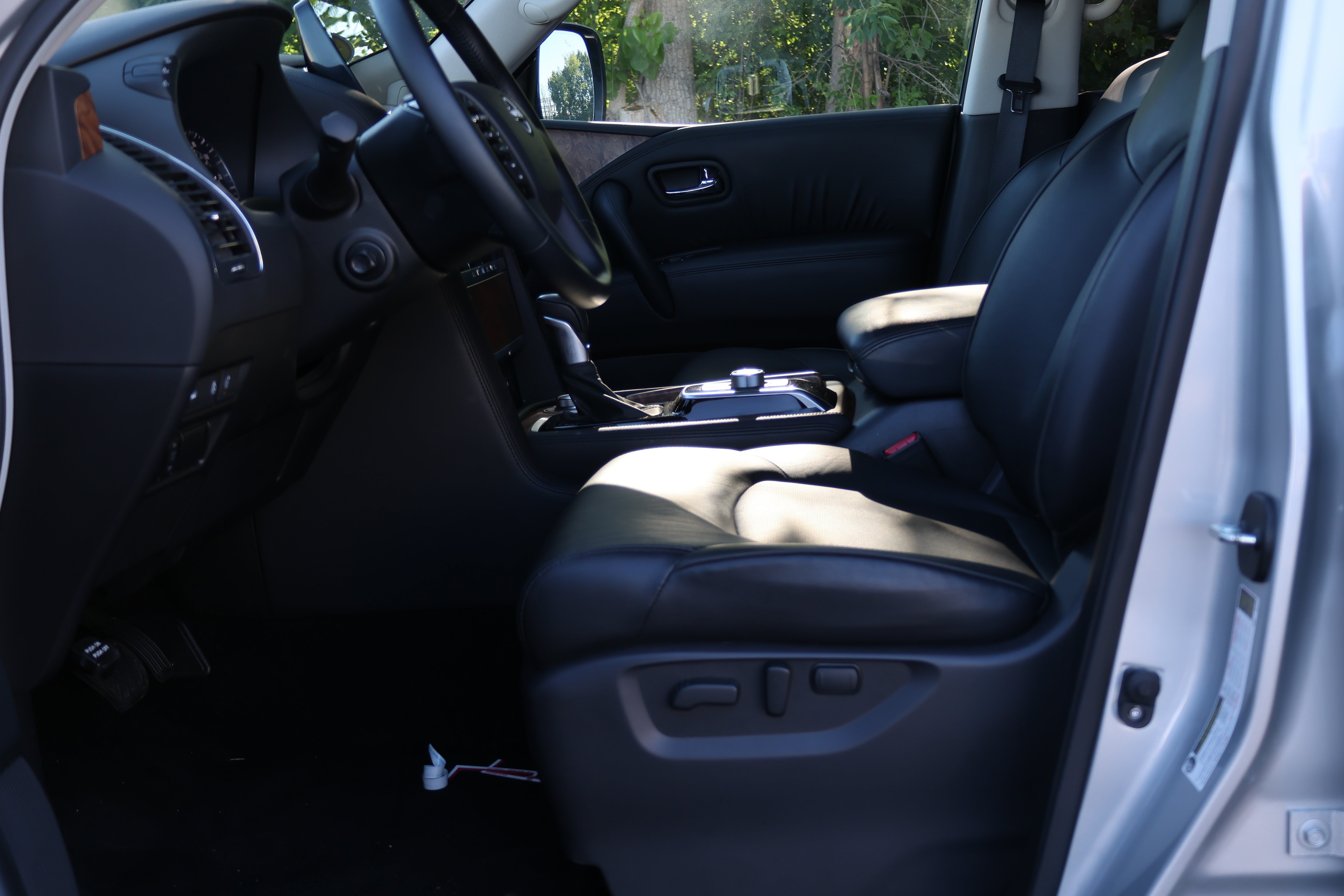 Used 2024 Nissan Armada SL AWD/4WD image 23