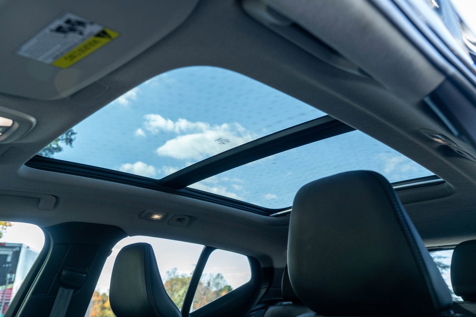 Used 2024 Volvo XC40 B5 Ultimate w/ Protection Package Premier image 27