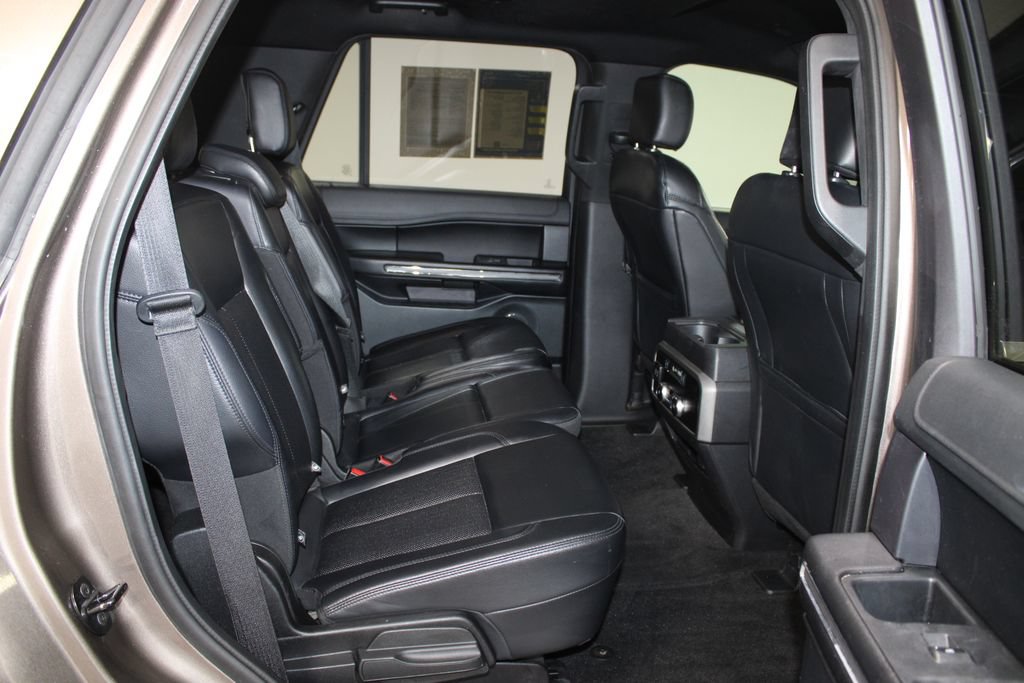 Used 2019 Ford Expedition XLT w/ Equipment Group 201A AWD/4WD image 32